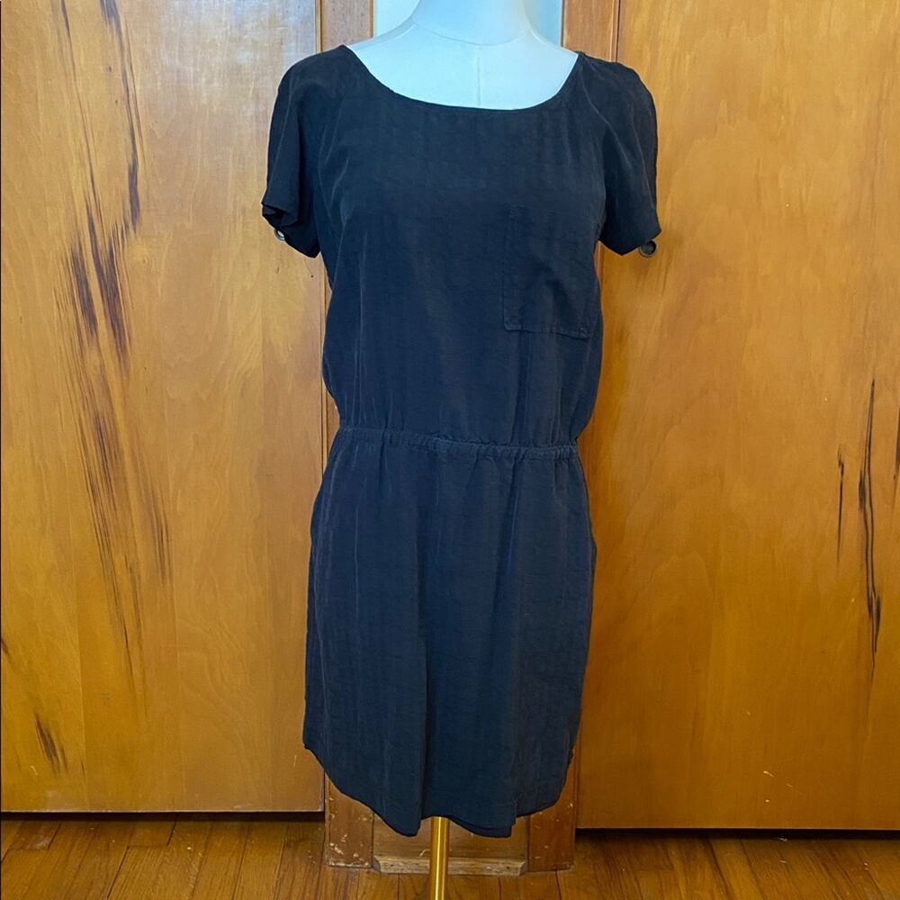 100% Silk Textured Black Dress Short Sleeve Pockets Elastic Waist P2P 19” L 33”